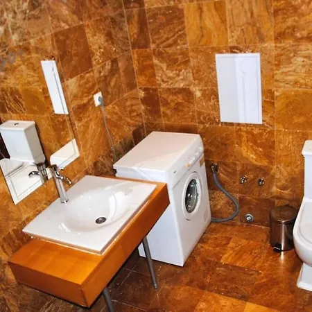 Апартаменти Operatheater View 2bd For 8 *